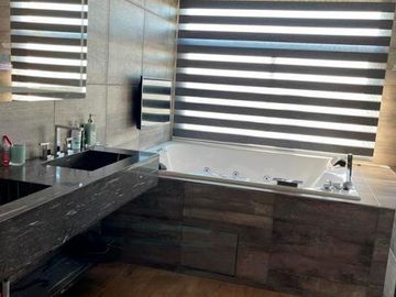 Casa en venta - 6 dormitorios 4 baños - 420mts - Escobar