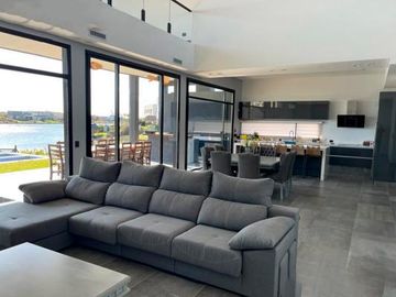 Casa en venta - 6 dormitorios 4 baños - 420mts - Escobar