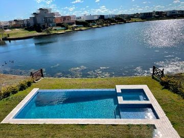 Casa en venta - 6 dormitorios 4 baños - 420mts - Escobar