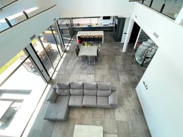Casa en venta - 6 dormitorios 4 baños - 420mts - Escobar
