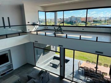 Casa en venta - 6 dormitorios 4 baños - 420mts - Escobar