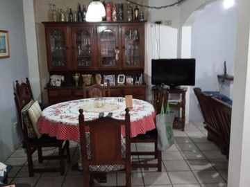 CASA TRES AMBIENTES EN JOSE MARMOL