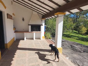 Complejo de casona mas casas en Tanti!!!!1 ha de terreno!!!