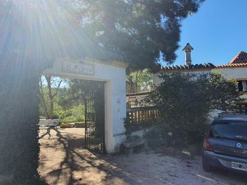 Complejo de casona mas casas en Tanti!!!!1 ha de terreno!!!