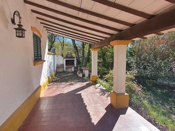 Complejo de casona mas casas en Tanti!!!!1 ha de terreno!!!