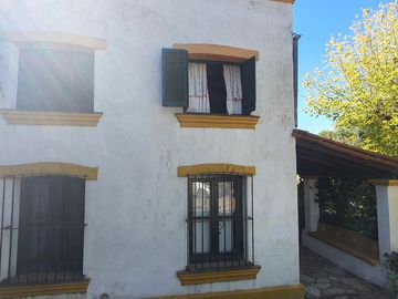 Complejo de casona mas casas en Tanti!!!!1 ha de terreno!!!