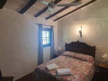 Complejo de casona mas casas en Tanti!!!!1 ha de terreno!!!