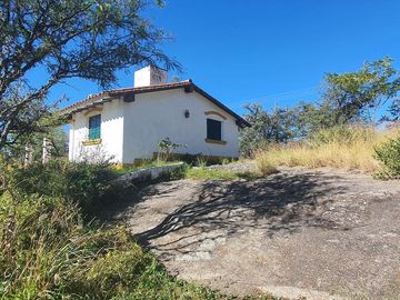 Complejo de casona mas casas en Tanti!!!!1 ha de terreno!!!
