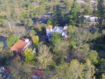 Complejo de casona mas casas en Tanti!!!!1 ha de terreno!!!