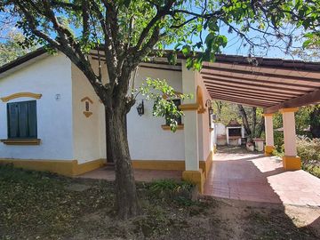 Complejo de casona mas casas en Tanti!!!!1 ha de terreno!!!