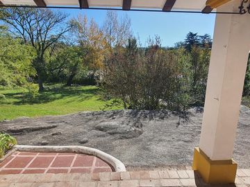 Complejo de casona mas casas en Tanti!!!!1 ha de terreno!!!