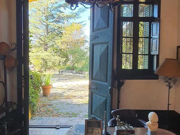 Complejo de casona mas casas en Tanti!!!!1 ha de terreno!!!