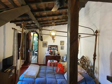 Complejo de casona mas casas en Tanti!!!!1 ha de terreno!!!