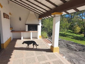 Complejo de casona mas casas en Tanti!!!!1 ha de terreno!!!