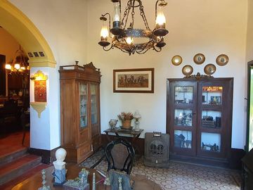 Complejo de casona mas casas en Tanti!!!!1 ha de terreno!!!