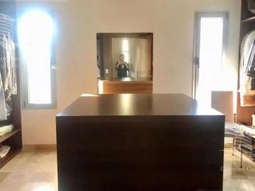 Venta de hermosa casa en Barrio Castores fondo al lago con pileta y 4 dormitorios