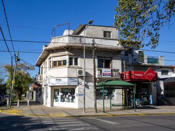 Casa en  esquina excelente ubicación