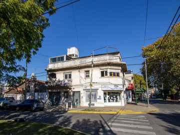 Casa en  esquina excelente ubicación