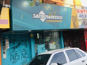Venta Local 6,60 x 13,85 sobre Av. Hipolito Yrigoyen al 4300 Lanús Oeste centro.
