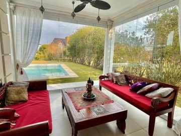 Casa en  alquiler con muebles en castores, Nordelta