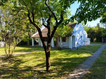 Hermosa Casa-Quinta de 1 Dormitorio en Moreno Lado Norte! Sobre calle Güemes entre Venezuela y Guatemala - Amplio Parque!