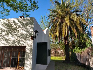 Hermosa Casa-Quinta de 1 Dormitorio en Moreno Lado Norte! Sobre calle Güemes entre Venezuela y Guatemala - Amplio Parque!