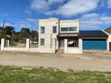 Casa en venta - 3 dormitorios 2 baños - 260mts2 - Tandil