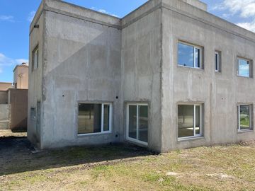 Casa en venta - 3 dormitorios 2 baños - 260mts2 - Tandil