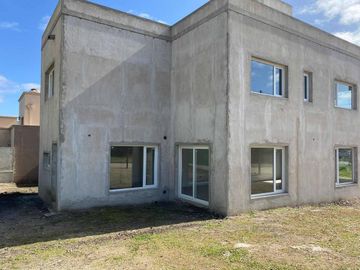 Casa en venta - 3 dormitorios 2 baños - 260mts2 - Tandil