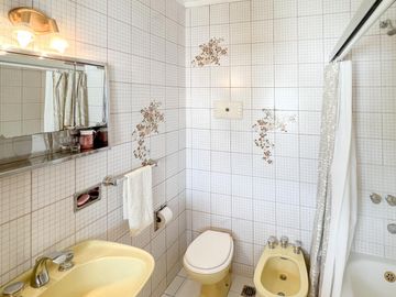 Casa  - En Venta - 4 Ambientes - 295m2 Totales  - Villa Sarmiento