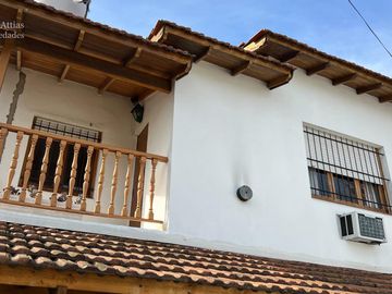 Casa  - En Venta - 4 Ambientes - 295m2 Totales  - Villa Sarmiento