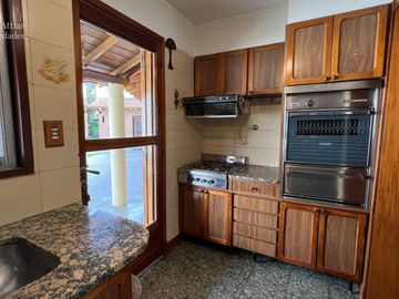 Casa  - En Venta - 4 Ambientes - 295m2 Totales  - Villa Sarmiento