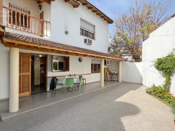 Casa  - En Venta - 4 Ambientes - 295m2 Totales  - Villa Sarmiento