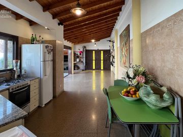 Casa  - En Venta - 4 Ambientes - 295m2 Totales  - Villa Sarmiento