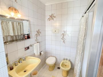 Casa  - En Venta - 4 Ambientes - 295m2 Totales  - Villa Sarmiento
