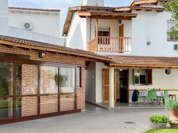 Casa  - En Venta - 4 Ambientes - 295m2 Totales  - Villa Sarmiento