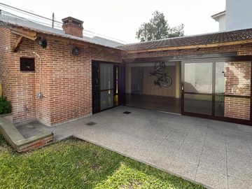 Casa  - En Venta - 4 Ambientes - 295m2 Totales  - Villa Sarmiento