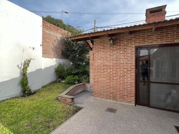 Casa  - En Venta - 4 Ambientes - 295m2 Totales  - Villa Sarmiento
