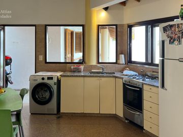 Casa  - En Venta - 4 Ambientes - 295m2 Totales  - Villa Sarmiento