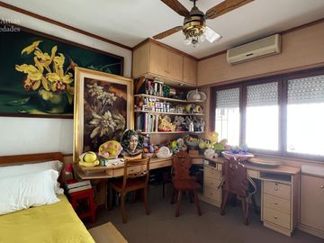 Casa  - En Venta - 4 Ambientes - 295m2 Totales  - Villa Sarmiento