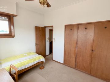 Casa  - En Venta - 4 Ambientes - 295m2 Totales  - Villa Sarmiento
