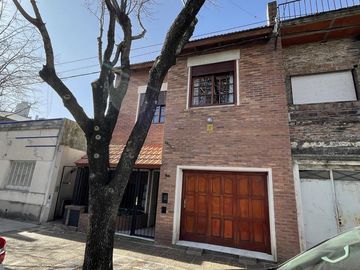 Casa en Venta 2 Dormitorios con Cochera Barrio Arroyito