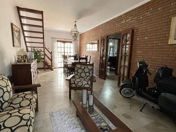 Casa en Venta 2 Dormitorios con Cochera Barrio Arroyito