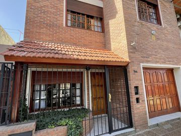 Casa en Venta 2 Dormitorios con Cochera Barrio Arroyito