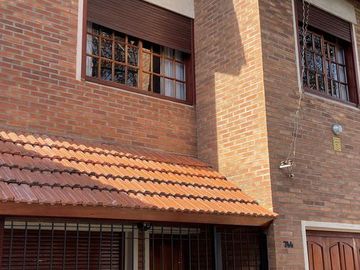 Casa en Venta 2 Dormitorios con Cochera Barrio Arroyito
