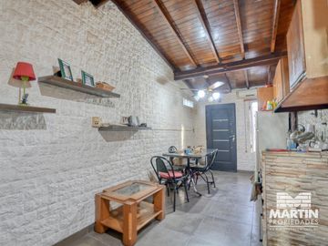 Casa Dúplex en venta Martinez 5 ambientes, escritorio. ideal estudio, consultorio o vivienda.