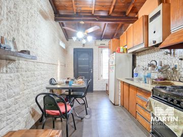 Casa Dúplex en venta Martinez 5 ambientes, escritorio. ideal estudio, consultorio o vivienda.