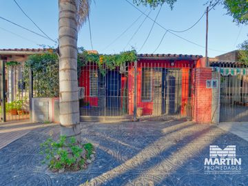 Casa Dúplex en venta Martinez 5 ambientes, escritorio. ideal estudio, consultorio o vivienda.