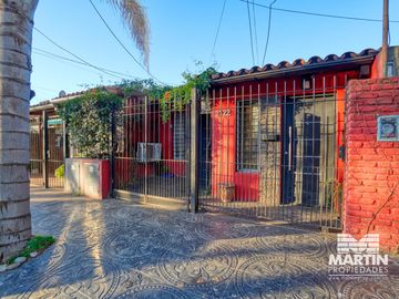 Casa Dúplex en venta Martinez 5 ambientes, escritorio. ideal estudio, consultorio o vivienda.