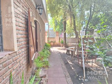 Casa para Inversión en Garín 8 ambientes